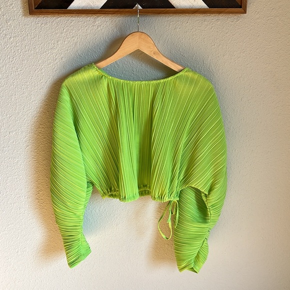 Future culture like green cropped top - Picture 2 of 3